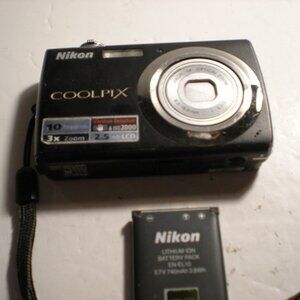 Nikon COOLPIX S220 10.0MP 3x Digital Camera Black